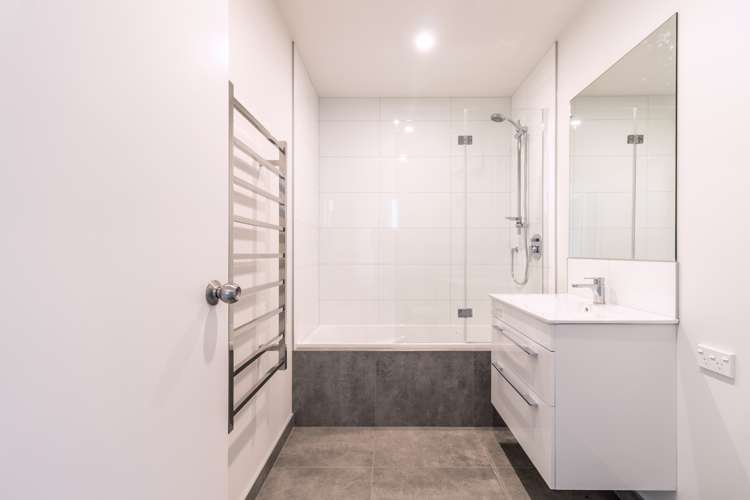 19a Arawata Terrace Fernhill/Sunshine Bay_10