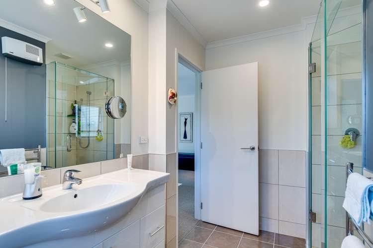 11 Portland Place Poraiti_15