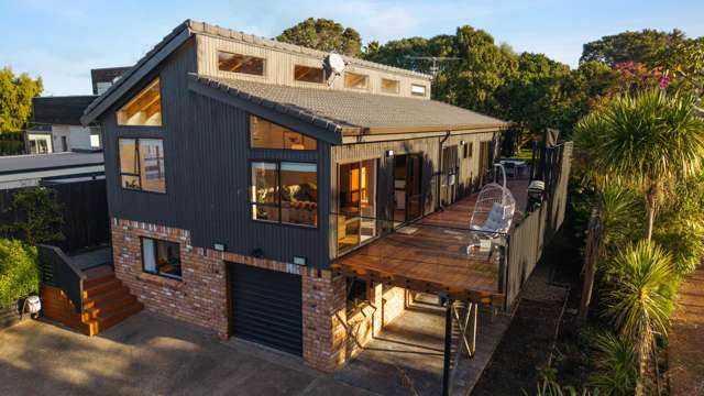 Seamless Living, Sunsets & Sea Views