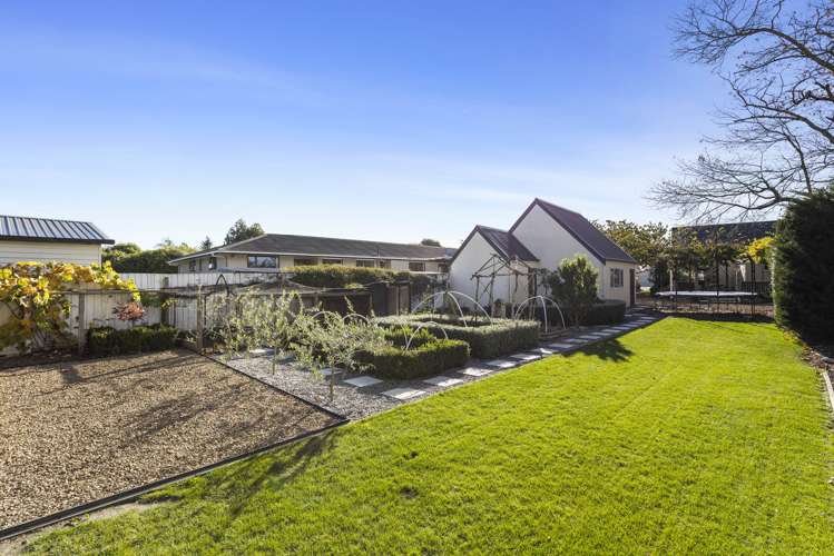 1693 Cust Road Cust_19