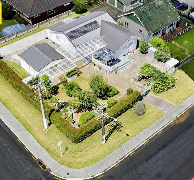 ***Spacious 3 Bedroom  home for rent at 20 View Road, Papakura ***
