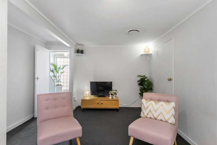 35 Akaroa Drive Maupuia_11