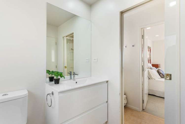 1/14 Greenridge Court Glenfield_15