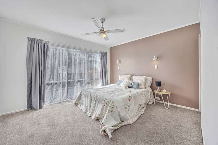 23 Gosford Drive Botany Downs_13