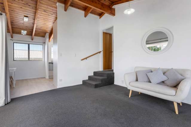 2/62 Trias Road Totara Vale_4