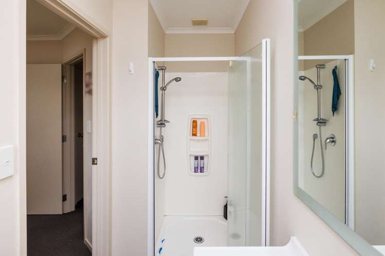 15 Chestnut Close Kelvin Grove_14