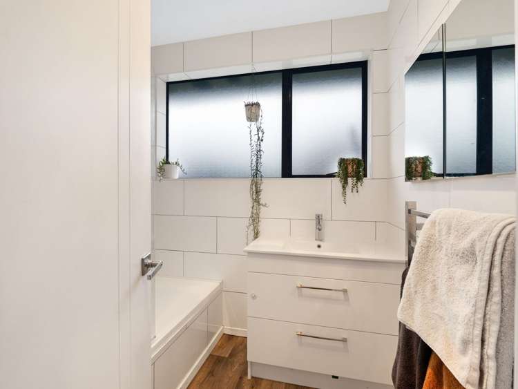 28 Denise Crescent Hornby_12