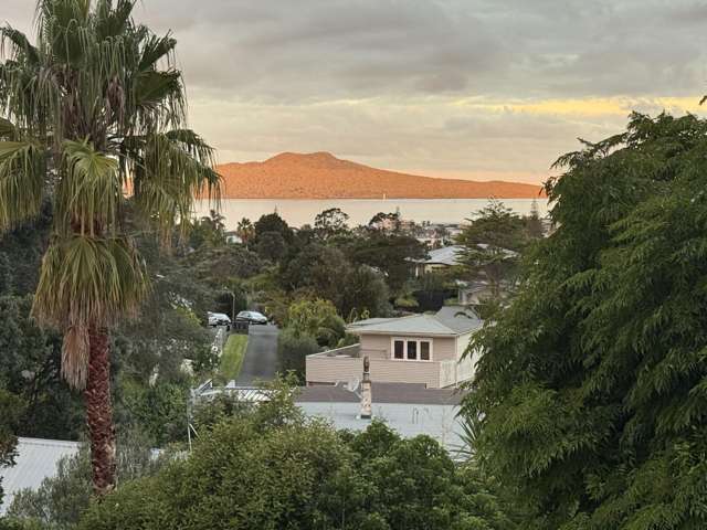 84 Parr Terrace Castor Bay_2