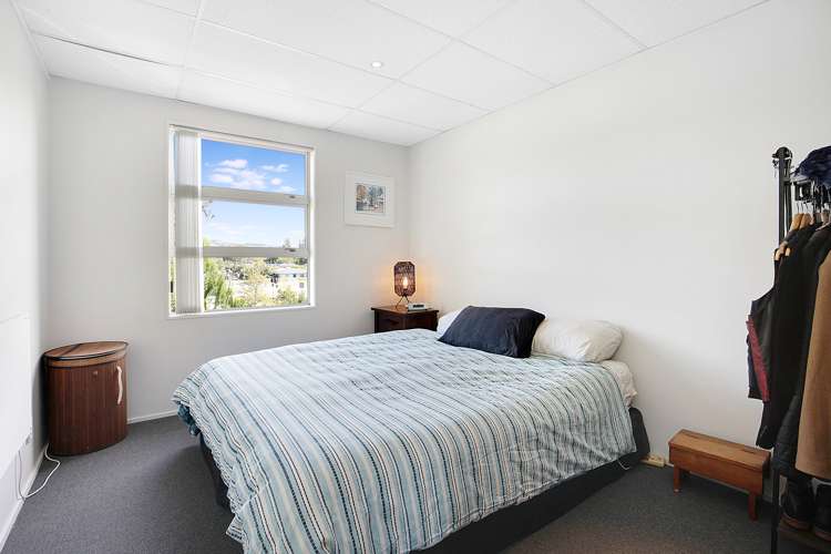 2/6 Raycroft Street Waltham_2