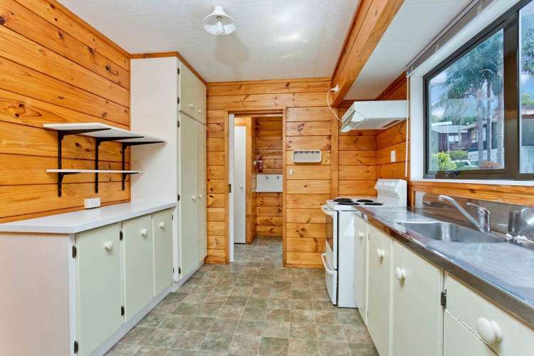 37b John Dee Crescent Red Beach_7