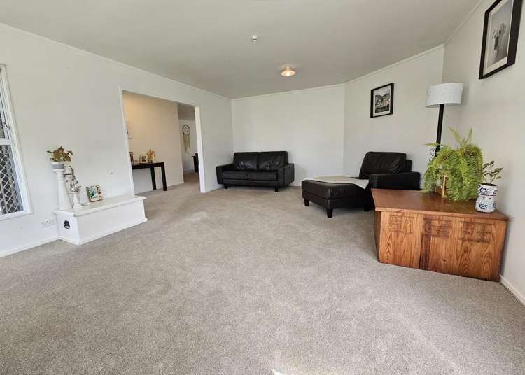 63A Beach Road Pahurehure_3