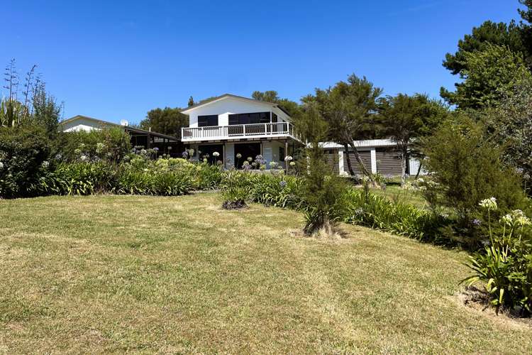 74 Lookout Road Parapara_24