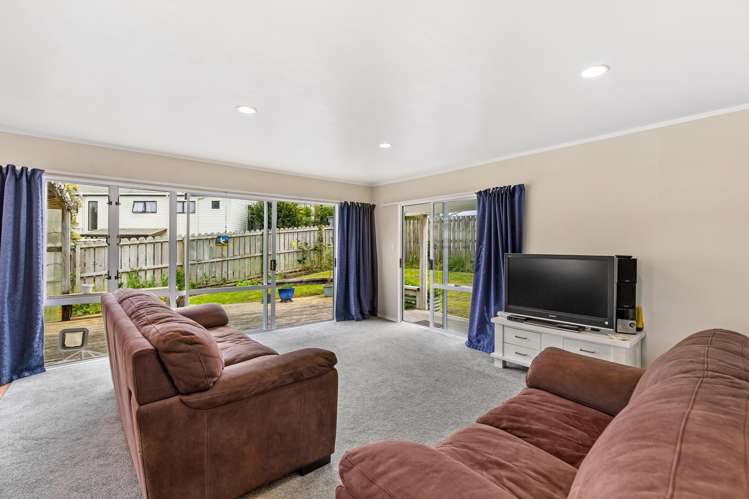 1/8 Atlantis Place Totara Vale_1