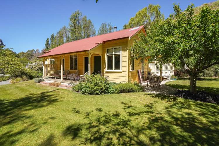 697 Leader Road East Parnassus_19