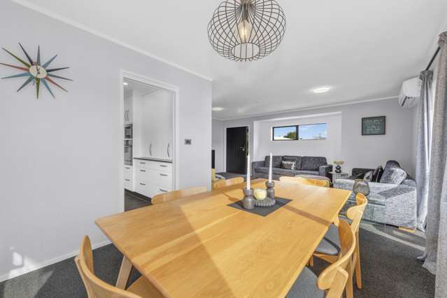 2/10 Pinewood Grove Botany Downs_4