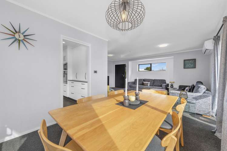 2/10 Pinewood Grove Botany Downs_4