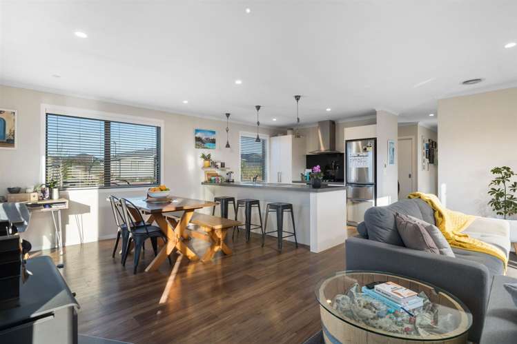 2 Kingfisher Crescent Albert Town_4