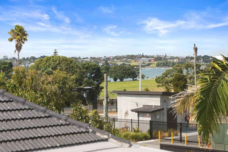 22 Pirangi Street Pt England_17