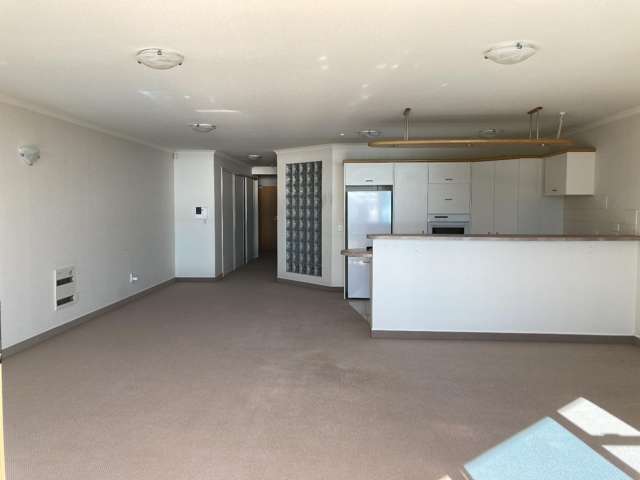 Apt 5/44 Marine Parade 1330_2