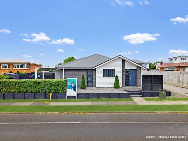 Prime Front Unit: Sunlit, Warm & Move-In Ready