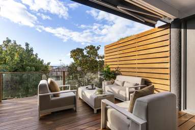 2/10 St Georges Bay Road_3