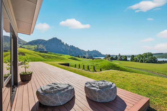 Stunning Lakefront Living