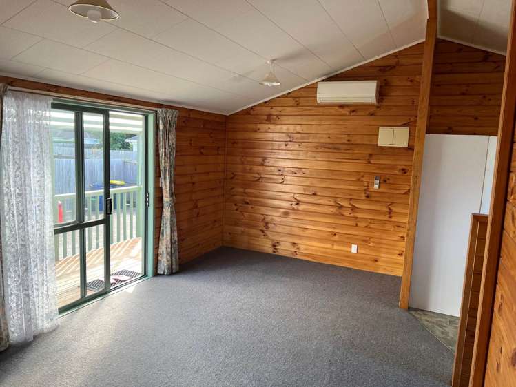 1A Clinton Avenue Te Atatu Peninsula_11