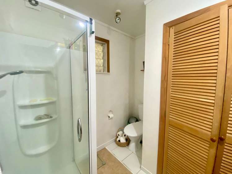 1/2 Derwent Crescent Titirangi_3