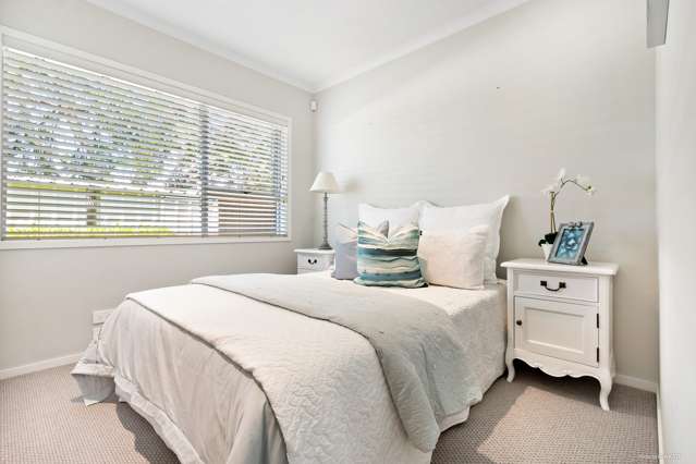 2/18 Whiteacres Drive Sunnyhills_3