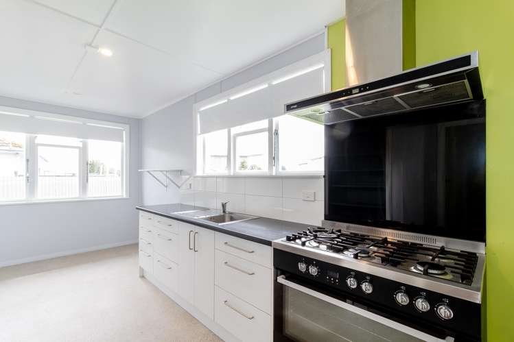 9 McLaren Crescent Onekawa_1