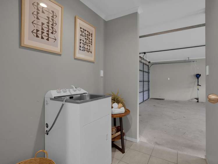 4 Raddington Way Huntington_12