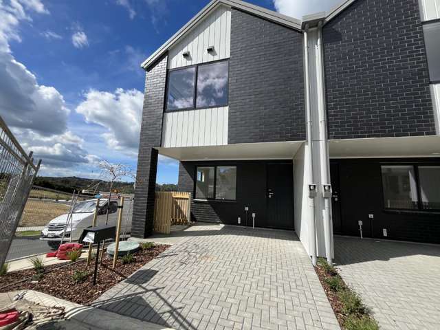 Corner Townhouse in Orewa
