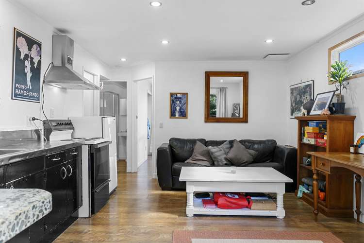 1/10 Weka Road Waipahihi_10