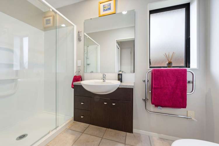 35 Turnberry Drive Wattle Downs_18