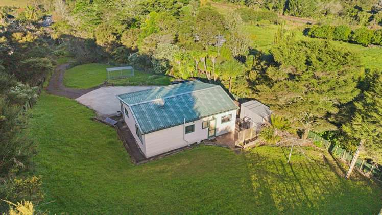 23 Waitakere Road Waitakere_18