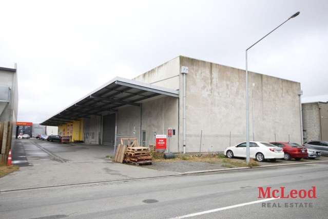 Bulk Retail Warehouse for Lease