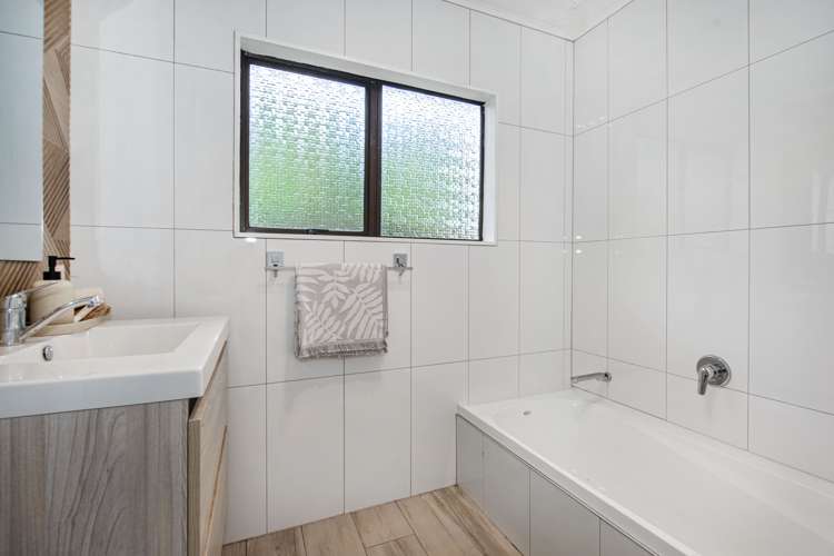 56 Raumati Crescent Onerahi_16