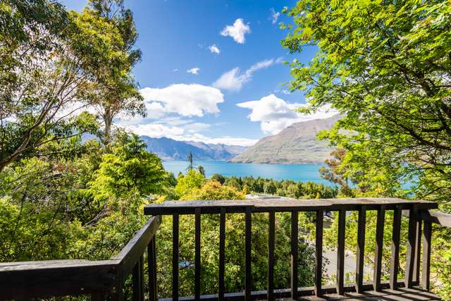 44 Arawata Terrace Fernhill/Sunshine Bay_1