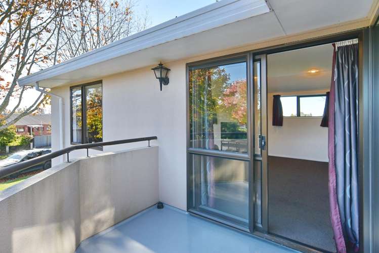63 Trafford Street Harewood_22
