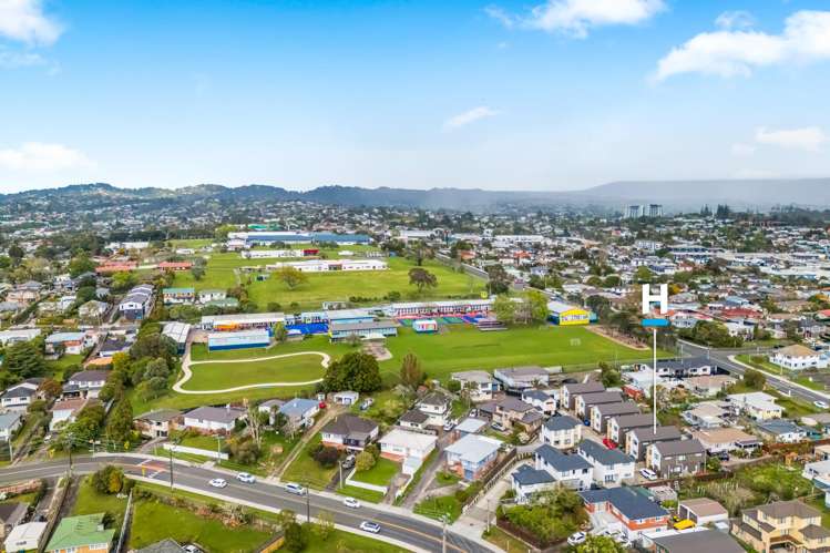 14b Kelwyn Road Kelston_23