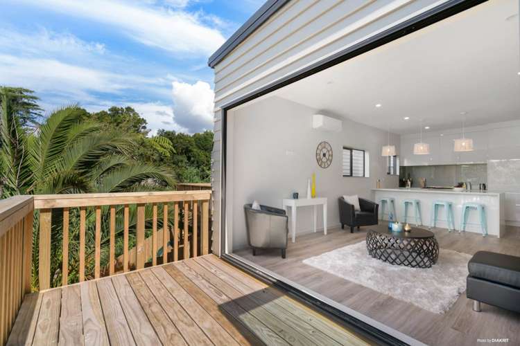 63a Mcleod Road Te Atatu South_0