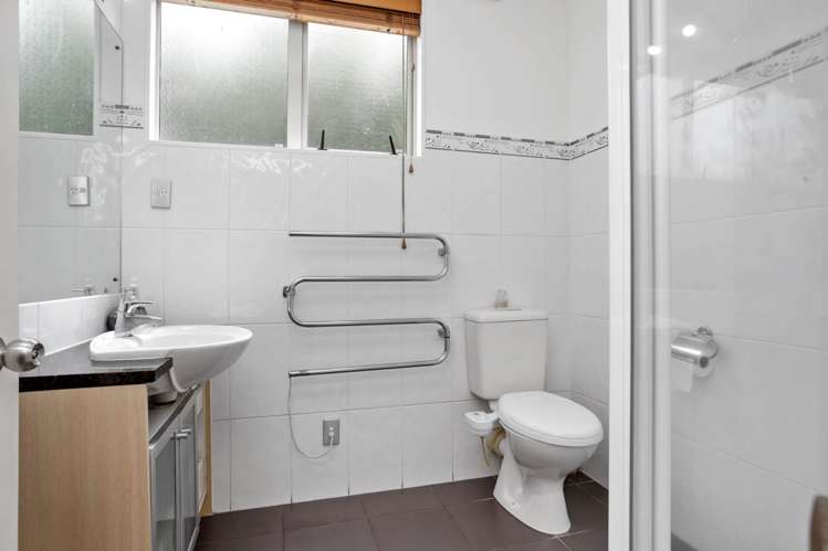 12 Parkvale Grove Te Atatu Peninsula_15