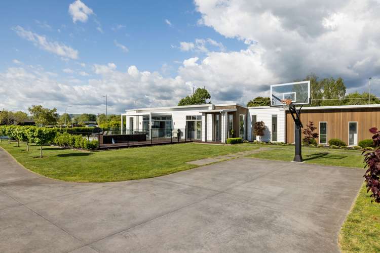 1 Alan Livingston Drive Cambridge_28