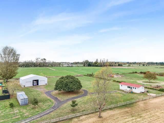 Stunning Rural Living on Outskirt of the City