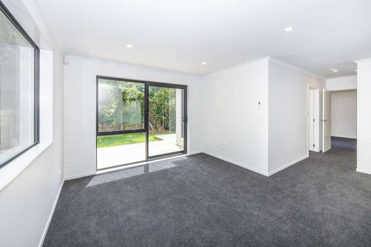 2/40A Exeter Street Glenview_13