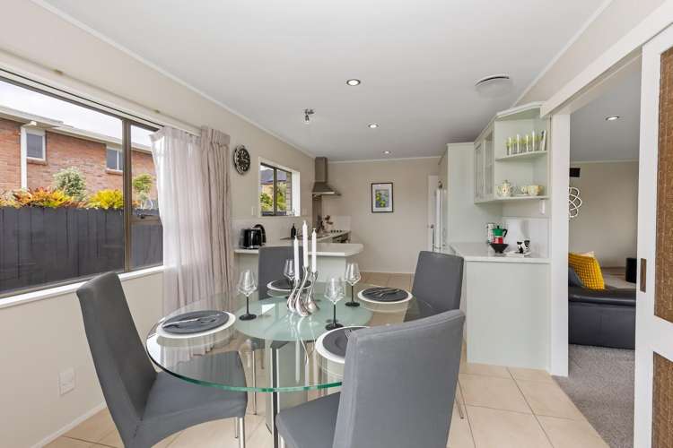 Flat 1/20 Pine Road Orewa_11