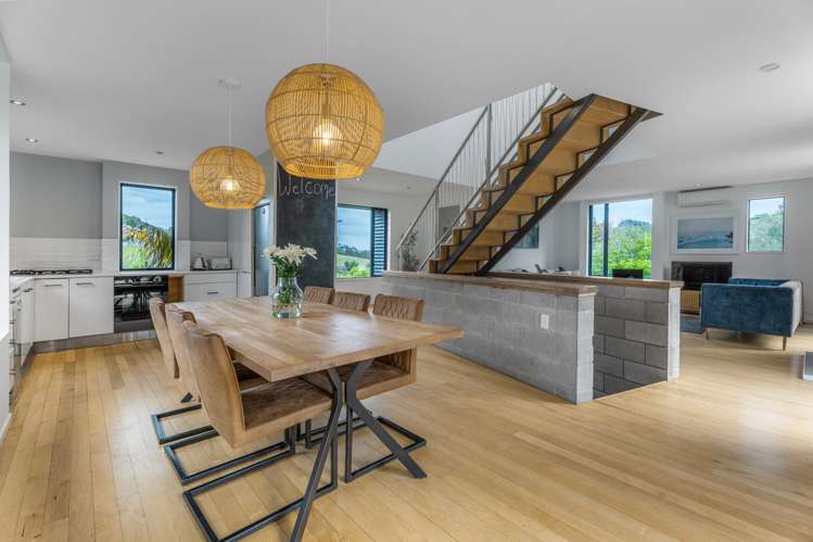 2 Te Makiri Road Onetangi_16