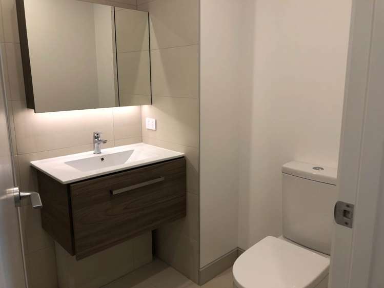 904/8 Waikumete Road Glen Eden_4