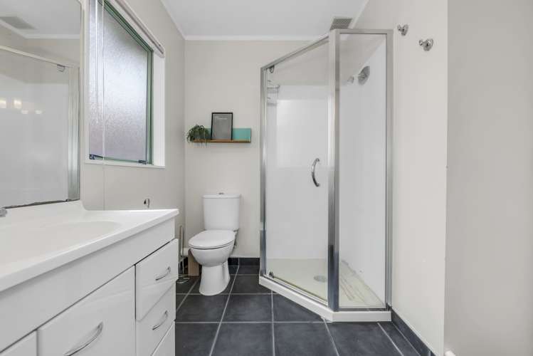 2/2 Lyell Court Clover Park_10