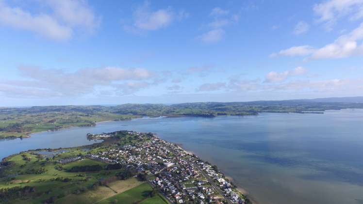 14 Whata Street Clarks Beach_10